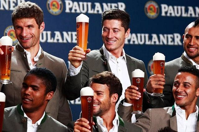 Γιορτάζει με… μπύρες ο Αντσελότι και οι παίκτες του!