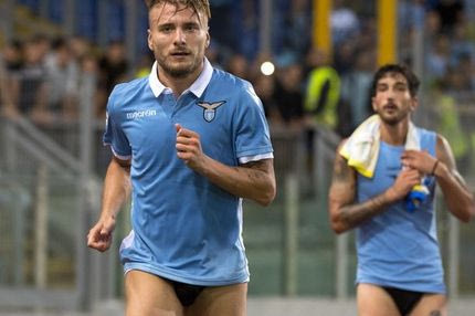 Γιόρτασε το γκολ μένοντας με το σλιπάκι!