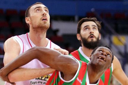 “Βομβάρδισε” την Καρσίγιακα ο Αθηναίου