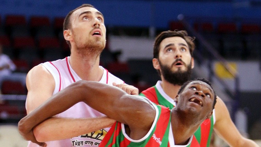 “Βομβάρδισε” την Καρσίγιακα ο Αθηναίου