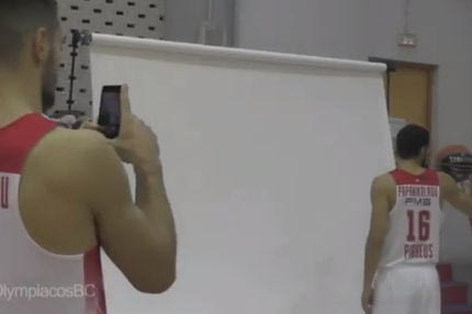 Πίσω από τις κάμερες στην φωτογράφιση του Ολυμπιακού