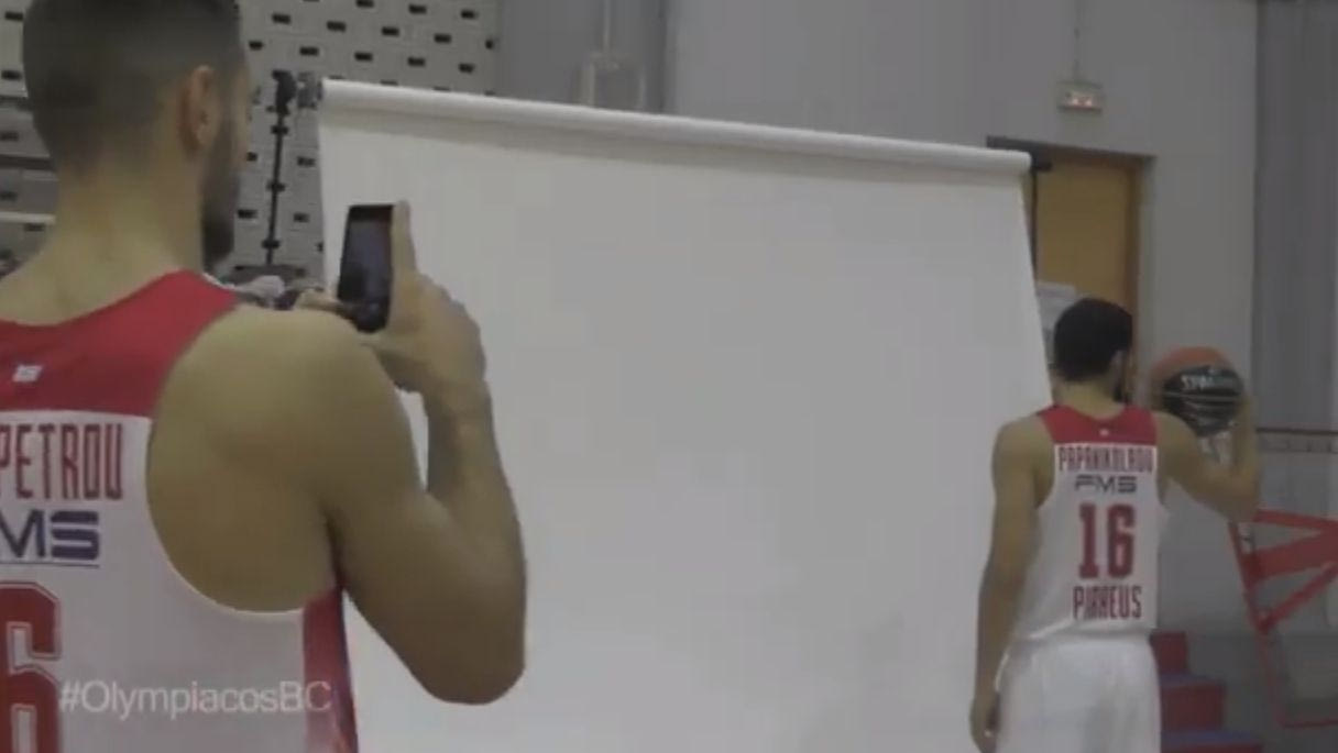 Πίσω από τις κάμερες στην φωτογράφιση του Ολυμπιακού