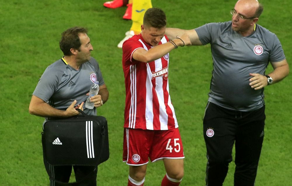 Έσπασε το κεφάλι του ο Ρέτσος στο “Καυτανζόγλειο”