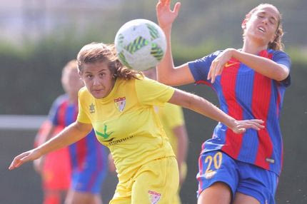 Γυναικεία πρό(σ)κληση σε Σουάρες: “Έλα να δεις μπαλίτσα”