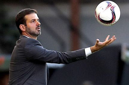 Κύριε Στραματσόνι, γιατί κοιμάστε στον πάγκο;