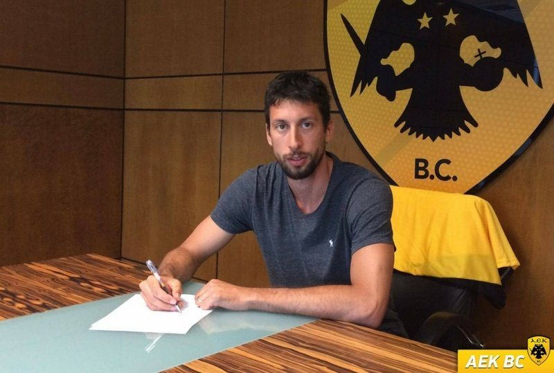 Ούκιτς: “Να αποδείξω ότι η ΑΕΚ έκανε την καλύτερη επιλογή”