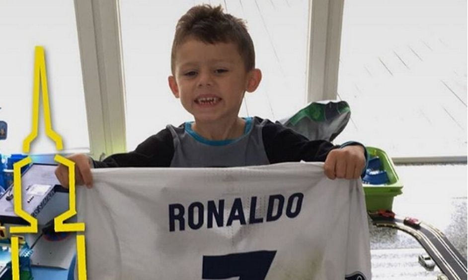 Το σπέσιαλ δώρο του CR7 σε γιο παίκτη της Ντόρτμουντ