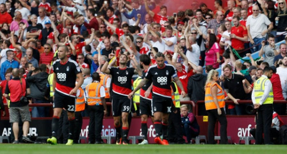 “Κάρφωσε” την Άστον Βίλα ο Βέλλιος