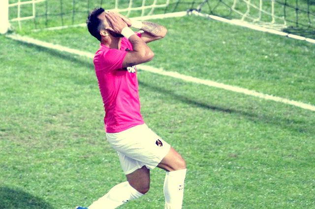 Γκίνια, Μπακασέτας και… βοηθός