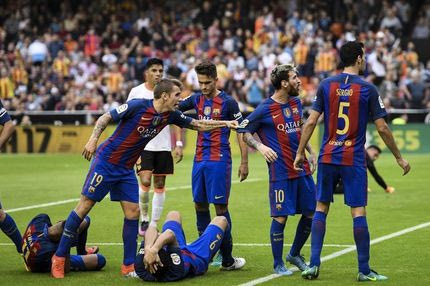 Αλλα ήθη: Η Βαλένθια καταδίκασε ΑΜΕΣΑ τη ρίψη μπουκαλιού στον Νεϊμάρ