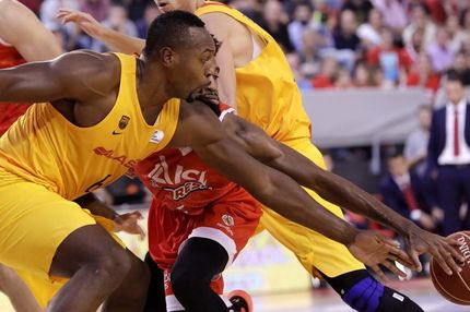 Τέτοια αστοχία δεν ξανάγινε: Έσπασε τα καλάθια η Μπαρτσελόνα του Μπαρτζώκα