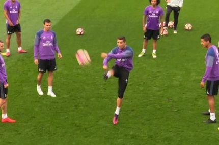 “Αγρίεψε” ο Κριστιάνο: σημάδεψε με μπάλα δημοσιογράφους!