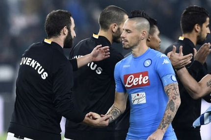 Η φανέλα του Ιγκουαΐν στον… γιο του Χάμσικ!