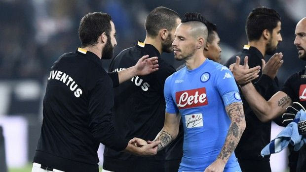 Η φανέλα του Ιγκουαΐν στον… γιο του Χάμσικ!