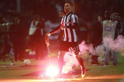 Φωτοβολίδα στην Τούμπα και… διακοπή!