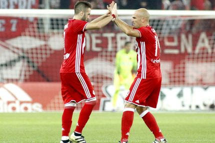 Αποθέωση για Φορτούνη από τον κόσμο του Ολυμπιακού