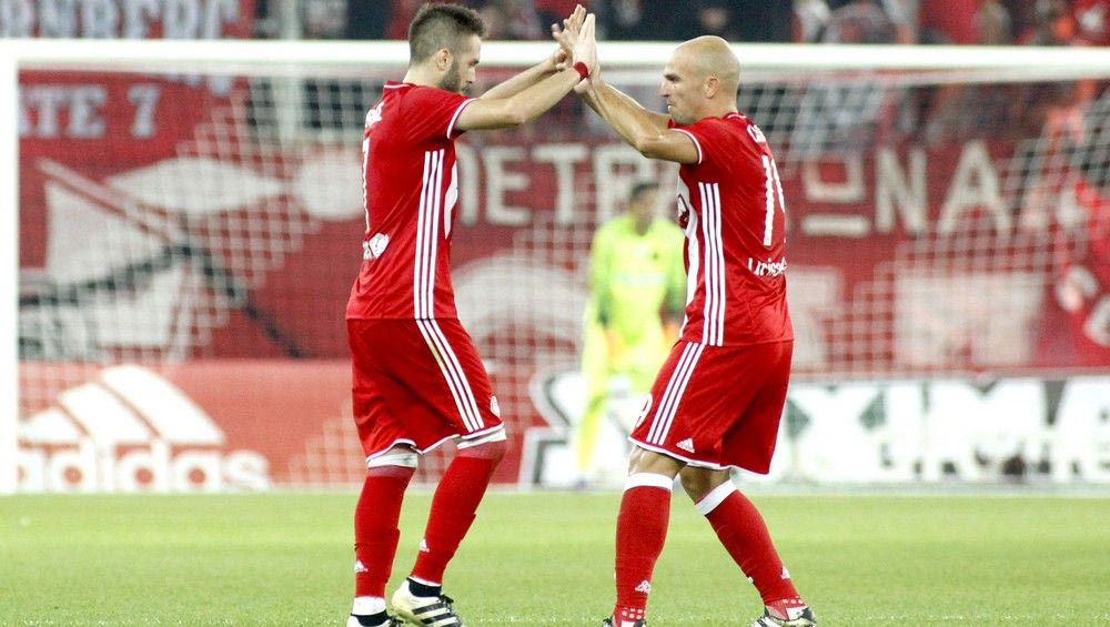 Αποθέωση για Φορτούνη από τον κόσμο του Ολυμπιακού