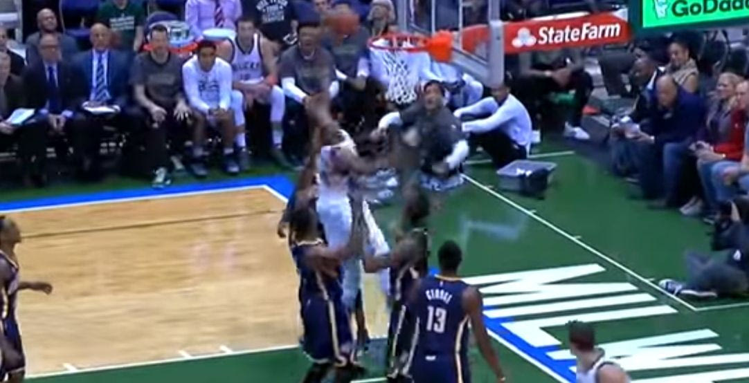 Μόνος του και όλοι τους: Τρομερή φάση στο TOP-10 ο Αντετοκούνμπο