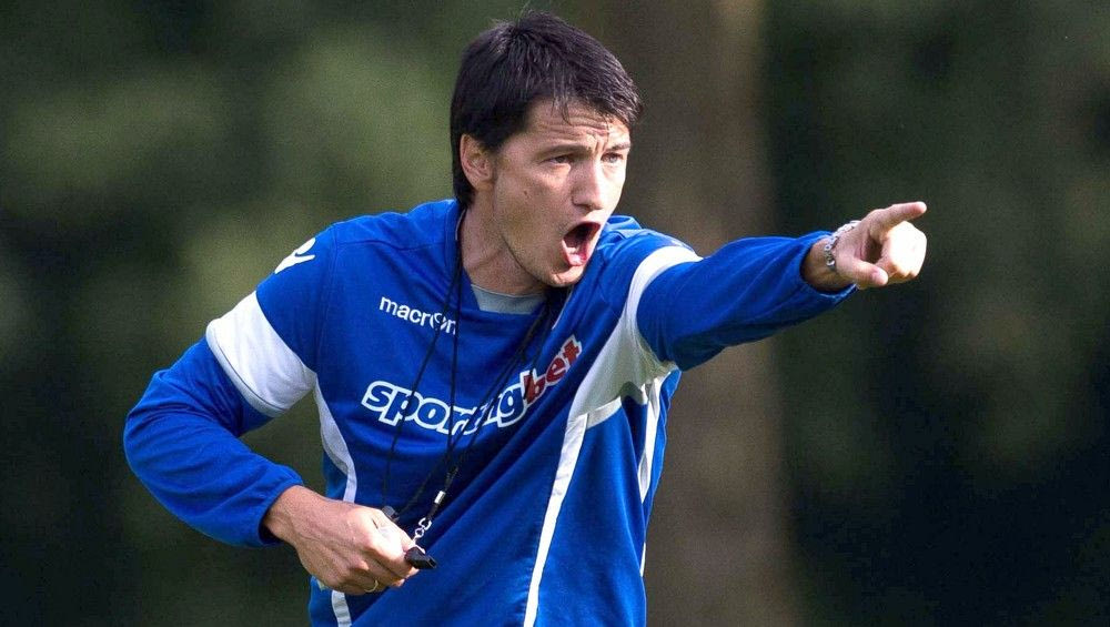 Πυρετό ο Μυστακίδης, ατομικό ο Κλάους