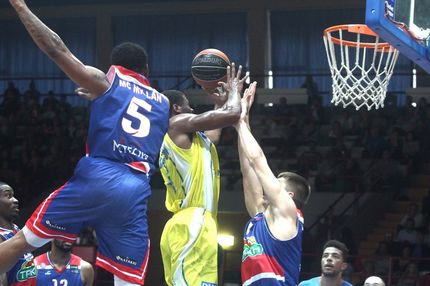 Βρήκε τον άνθρωπό του ο Κολοσσός, ακόμη βάζει τρίποντα ο Καλινόσκι