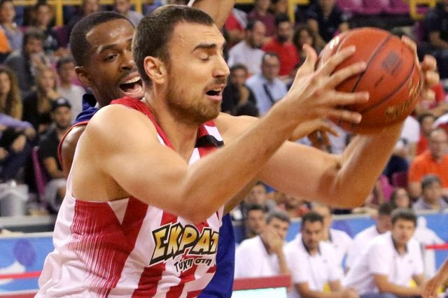 Αμφίβολος για Μπαρτσελόνα ο Μιλουτίνοφ