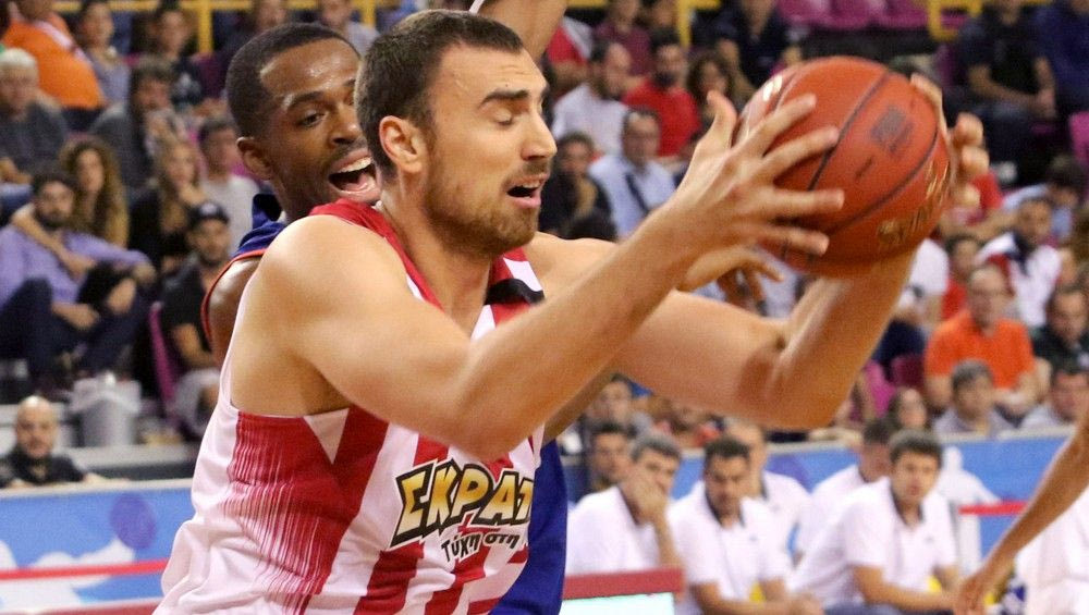 Αμφίβολος για Μπαρτσελόνα ο Μιλουτίνοφ