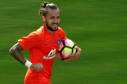 Το νέο εξτρίμ λουκ του Ναπολεόνι