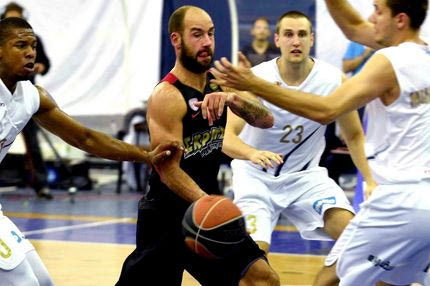 Προπόνηση με… κενά για τον Ολυμπιακό