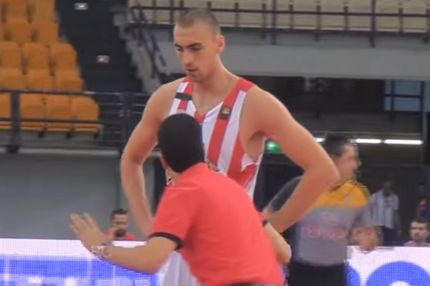 ΠΑΡΑΚΑΜΕΡΑ: Τα “ερυθρόλευκα” παιδία παίζει