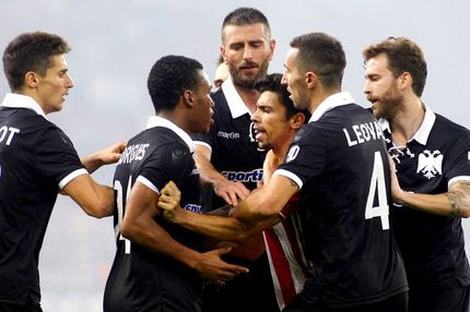 Οι μεν μπάλα, οι δε διαιτησία