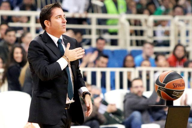 Η υποδοχή στον Πασκουάλ και το χέρι στο μέρος της καρδιάς