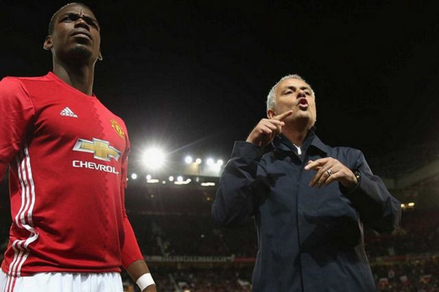 Σκέφτεται… αμυντικό τον Πογκμπά ο Μουρίνιο