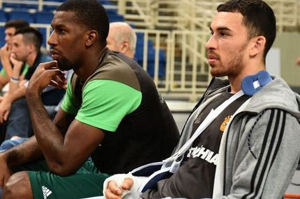 Η “αποβολή” έφερε την μπουνιά-ξέσπασμα και τον τραυματισμό του Τζέιμς