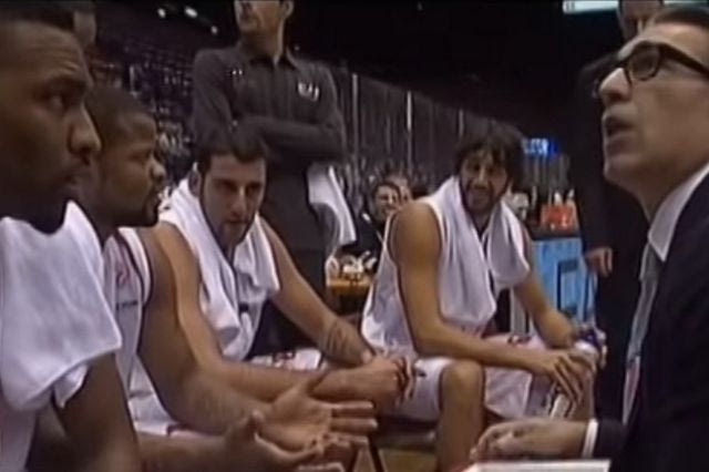 VIDEO: Όταν ο Κουκ “ξυπνούσε” τον Σκαριόλο!