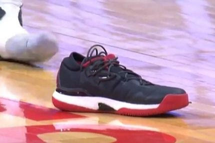 Ο Γκρίφιν πέταξε παπούτσι στο πρόσωπο αντιπάλου!