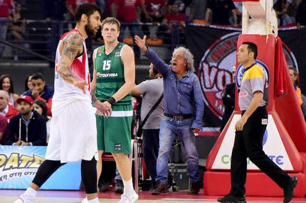 Κάτω από το καλάθι ο Τάκης Τσουκαλάς