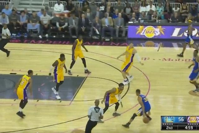 Ο D’Angelo Russell ακόμα ψάχνει τον Curry