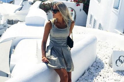 Έφερε ξανά το καλοκαίρι στη Σαντορίνη η κυρία Χουλτ