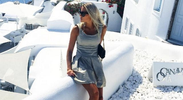 Έφερε ξανά το καλοκαίρι στη Σαντορίνη η κυρία Χουλτ