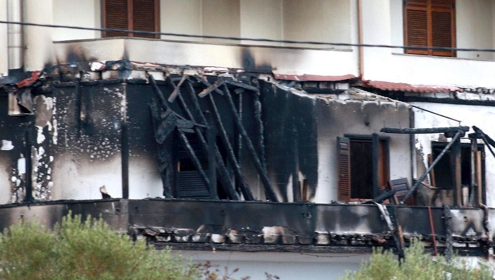 Πλάνα από το καμένο σπίτι του Μπίκα