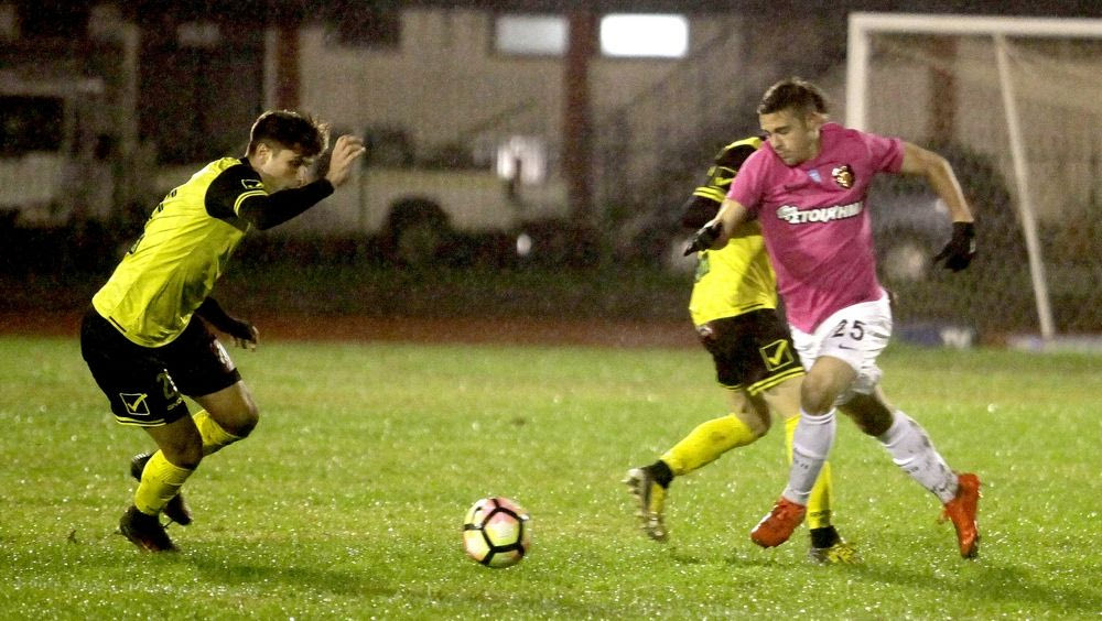 Τα έβαλαν με την ροζ φανέλα της ΑΕΚ!