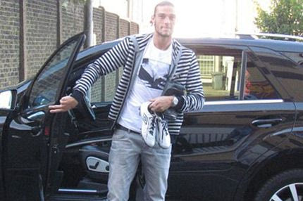 Ο Κάρολ δεν καταλαβαίνει από ληστές και όπλα!