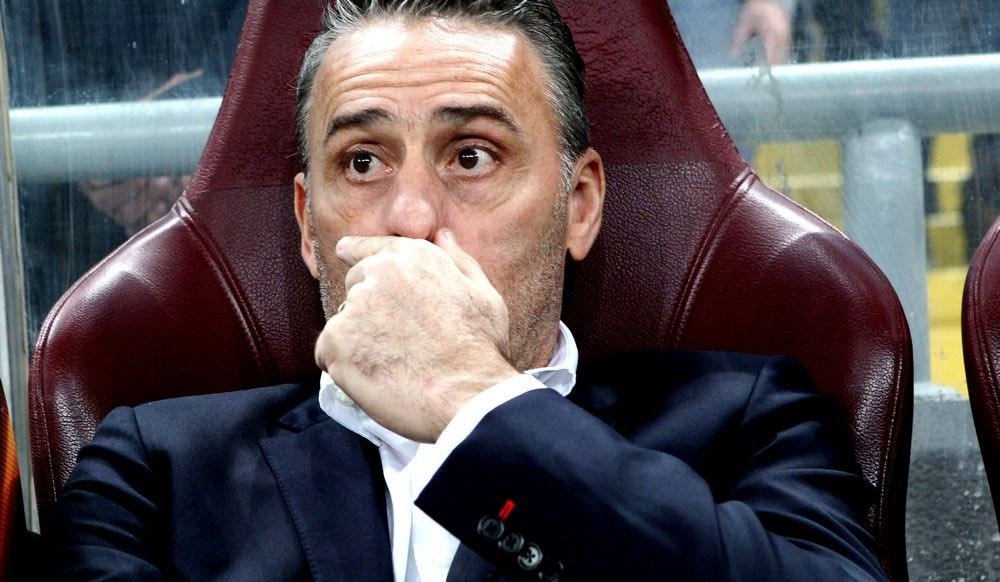 Με τη θηλιά στο λαιμό: Τα προβλήματα που “πνίγουν” τον Μπέντο