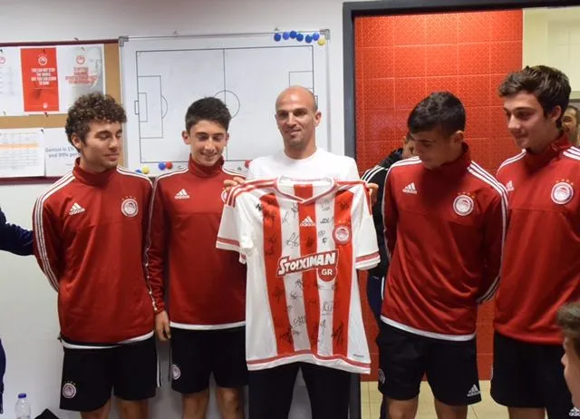 Τα πιτσιρίκια έμαθαν τα μυστικά της μπάλας από τον Καμπιάσο