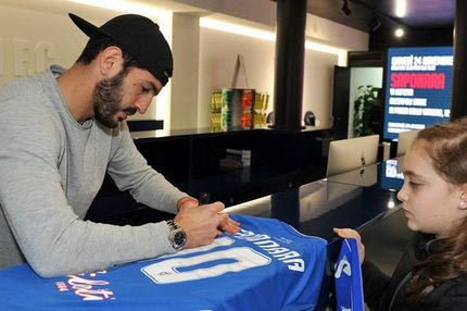 Βάζουν ροζ στη φανέλα τους για να τιμήσουν τις γυναίκες!