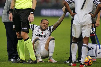 Άλβες ο μεγάλος άτυχος της Γιούβε: έσπασε το πόδι του!