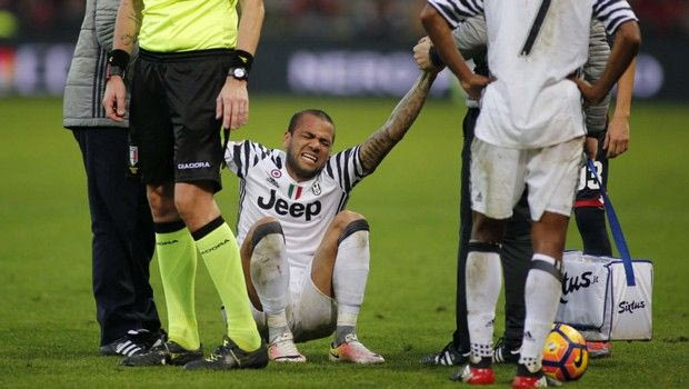 Άλβες ο μεγάλος άτυχος της Γιούβε: έσπασε το πόδι του!