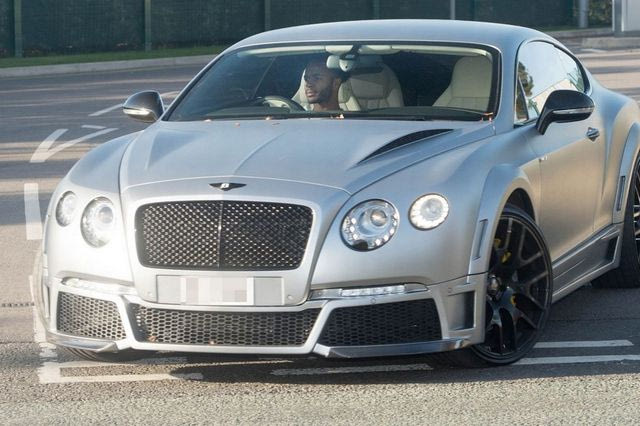 Έπαθαν… πλάκα με τη νέα ΑΜΑΞΑΡΑ του Στέρλινγκ!