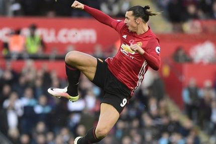 Ποιός Ζλάταν; Ο Νέβιλ τον έφαγε από την 11άδα!