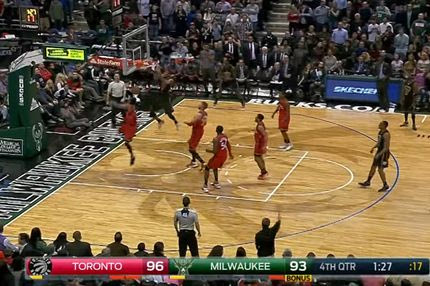 Διέλυσε το καλάθι των Ράπτορς ο Αντετοκούνμπο